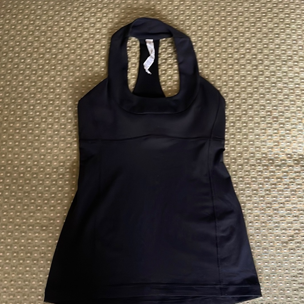 Lululemon athletic top, like new, never worn.